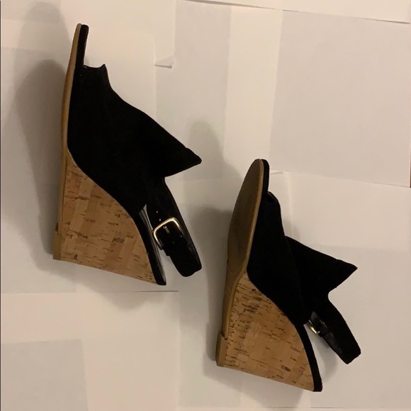 Stuart Weitzman Open Toe Wedge Sandal - Picture 5 of 5